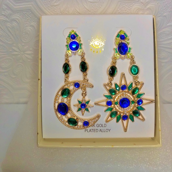 ✨🌙Eye Candy Los Angeles Star and Moon Dangle statement earring brand new ✨🌙 - Picture 2 of 4